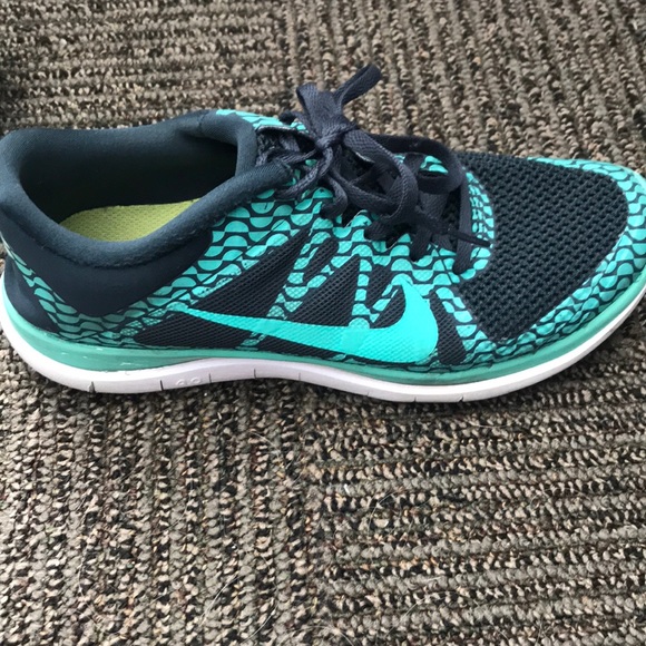 Nike Free Runs - Picture 2 of 5